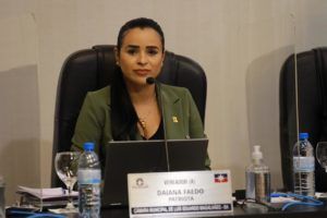 Daiana Faedo - Mulher Cuidando de Mulheres