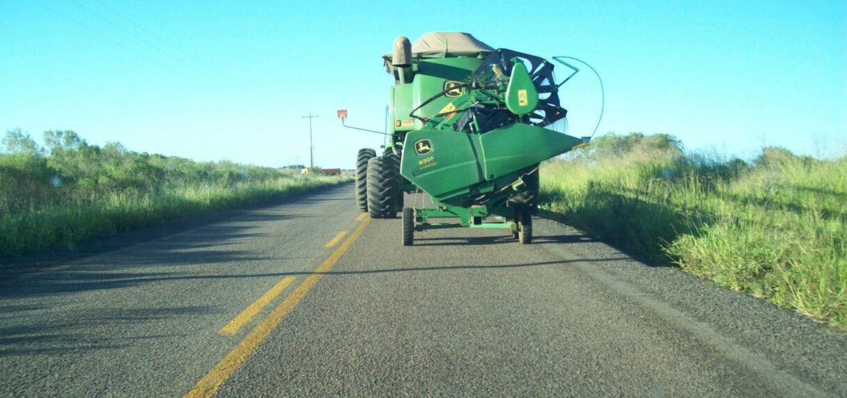 Projeto de lei pede liberação do trânsito de máquinas agrícolas em rodovias diariamente