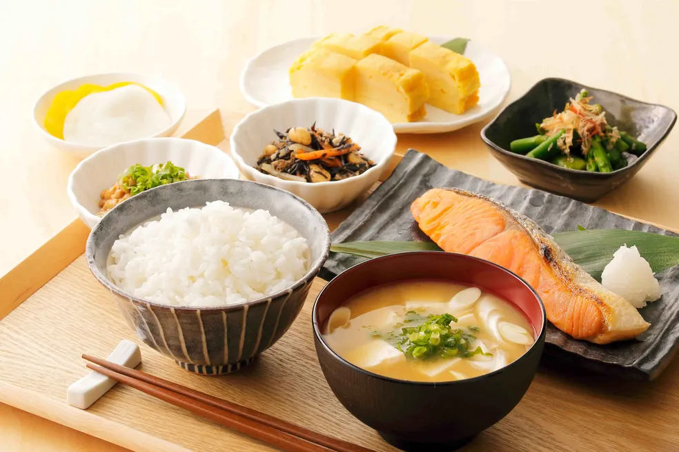 Comida japonesa faz mal? Nutricionista explica quais alimentos consumir