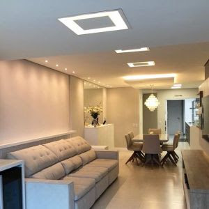 Tendência: plafons de LED estão em alta como uma solução prática para iluminar home office e áreas de descanso, com economia de energia