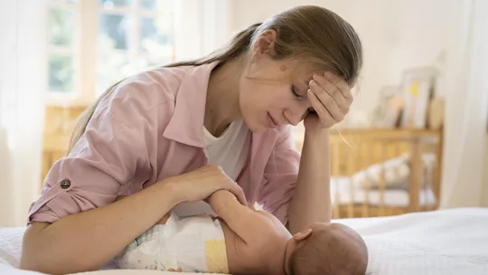 Sobrecarregadas, mães solo enfrentam transtornos de saúde mental