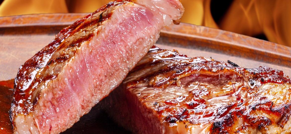 Nada de carne dura: frutas, vinho e até refrigerante deixam peças macias