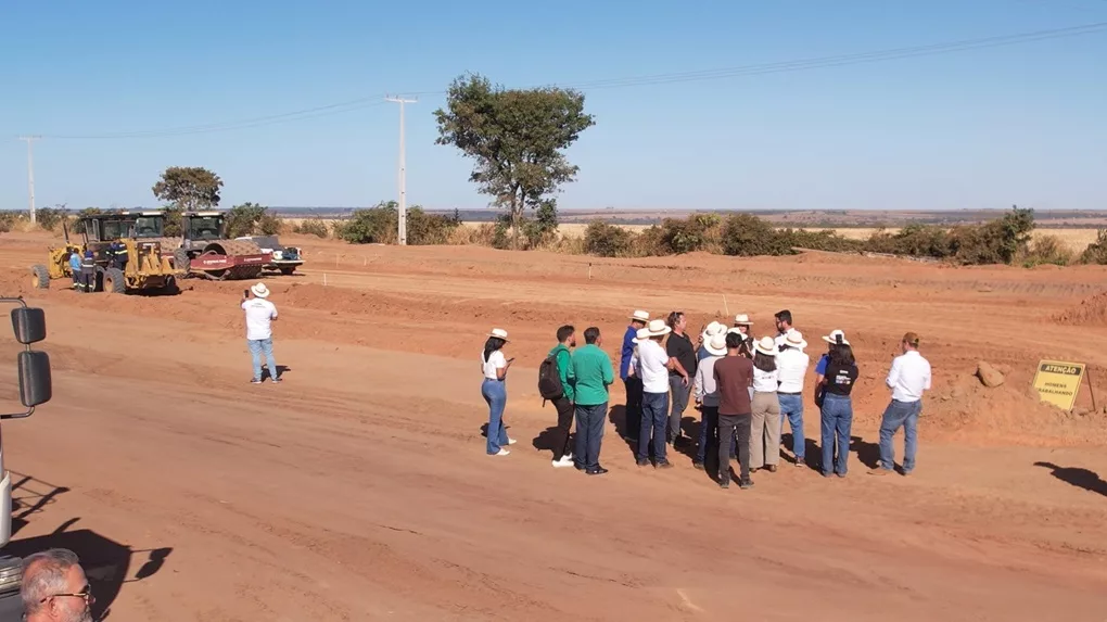 Rodovia BA-462 será asfaltada até BR-242 por associações de produtores