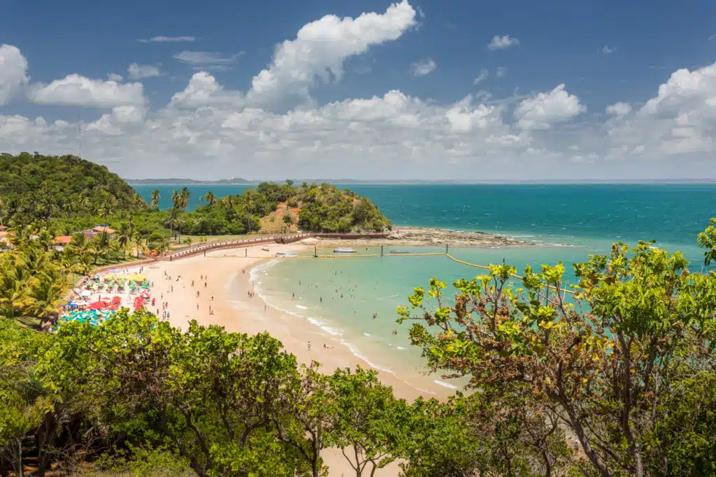 Cinco das dez melhores praias do mundo estão no Brasil