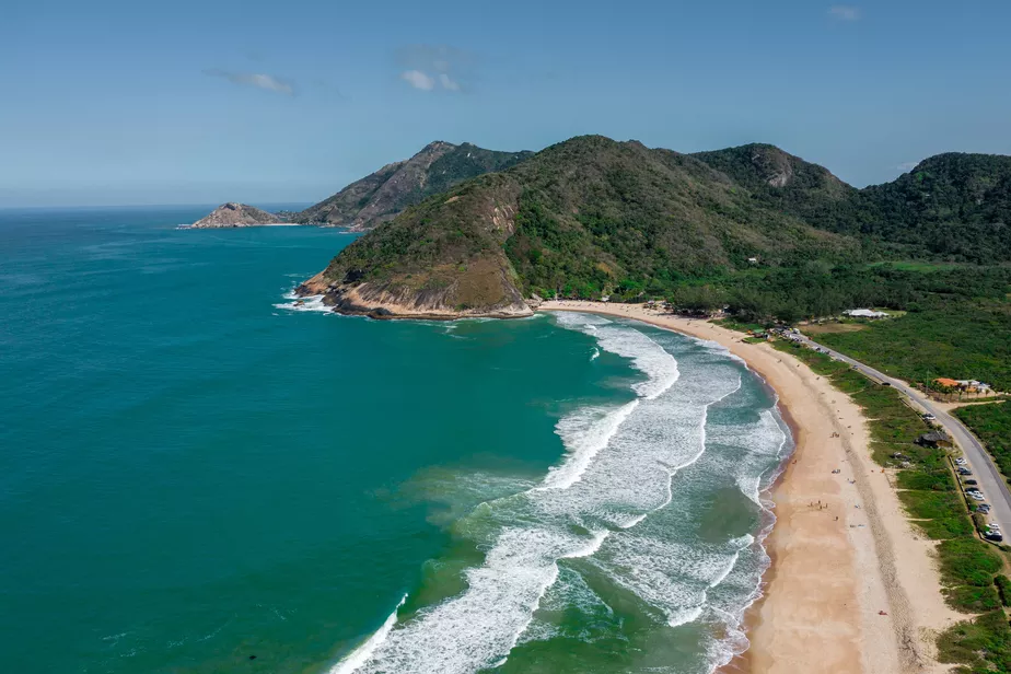 Cinco das dez melhores praias do mundo estão no Brasil