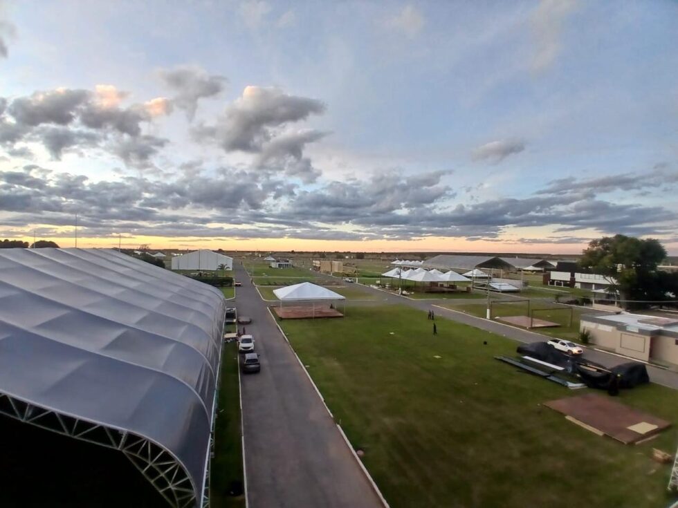 Montagem da Bahia Farm Show 2025 tem início e reforça expectativas para público de mais de 100 mil pessoas