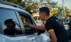 Maio Amarelo: Panfletagem educativa chama atenção para a segurança no trânsito em LEM