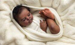 Bebês reborn: o que a psicologia revela sobre a substituição simbólica e seus riscos emocionais