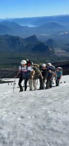 Tiago Perez no topo do vulcão Villarica