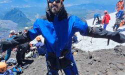 Tiago Perez no topo do vulcão Villarica