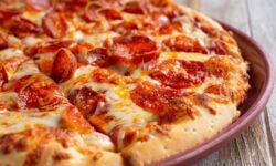 A Teoria da Pizza: Pode a Comida Prever Crises?