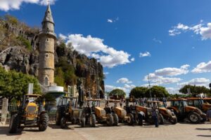 Viajando com V de Valtra encerra expedição em Bom Jesus da Lapa após 206 km no Oeste baiano