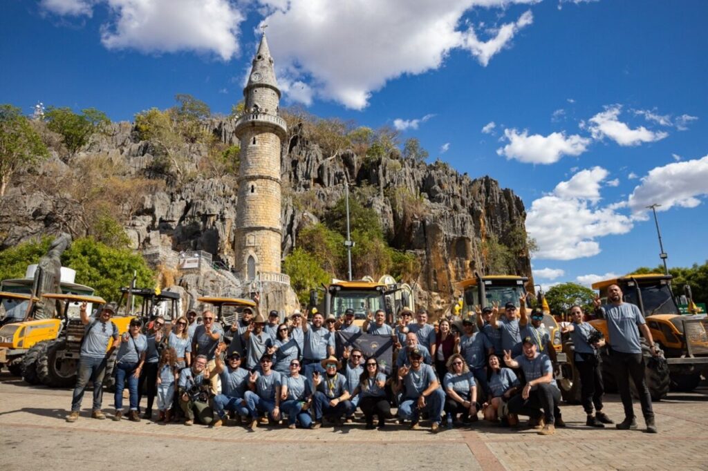 Viajando com V de Valtra encerra expedição em Bom Jesus da Lapa após 206 km no Oeste baiano